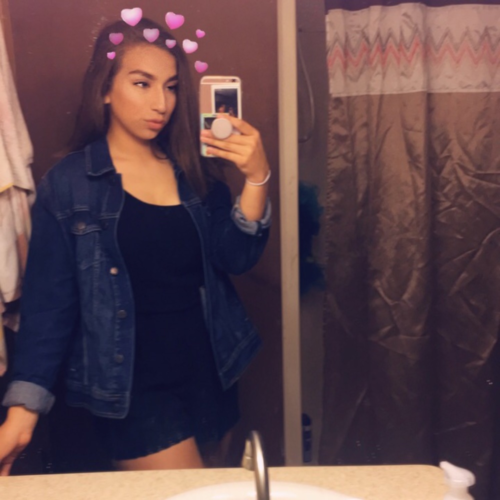 Meet your Posher, Alejandra